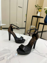 Load image into Gallery viewer, L v heels 10.5 34-42