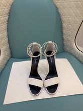 Load image into Gallery viewer, Lv b/w heels