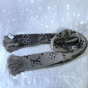 Lv gray scarf