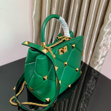Load image into Gallery viewer, V a l e n t I n o green 25x 23x 16cm