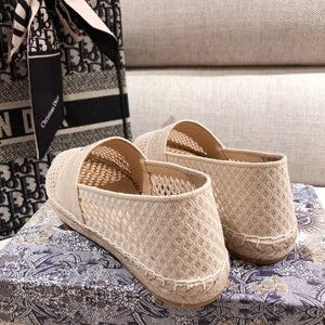D i o r slides cream