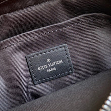 Load image into Gallery viewer, L v pouch