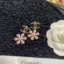 Load image into Gallery viewer, C h a n e l earrings