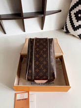 Load image into Gallery viewer, Dopp kit