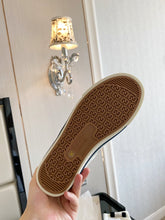 Load image into Gallery viewer, G u c c I tennis sneakers