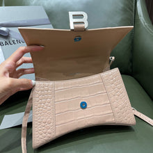 Load image into Gallery viewer, B hourglass 23cm cream