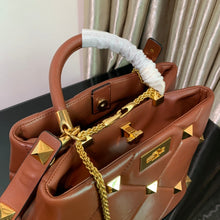 Load image into Gallery viewer, V a l e n t I n o brown 25cm