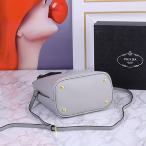 P r a d a gray 23cm