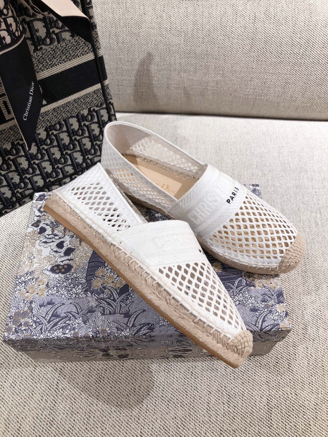 D i o r slides white
