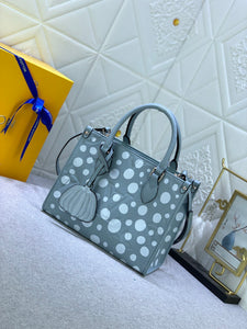 L v dots 25x 11.0 x 19.0