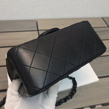 Load image into Gallery viewer, C h a n e l b/b 17cm
