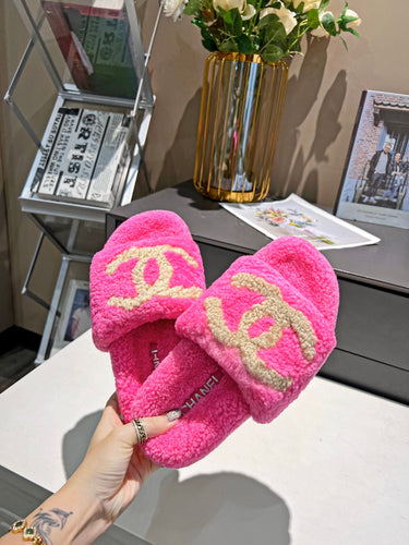 C h a n e l slippers pink