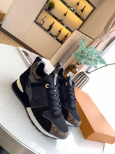 Load image into Gallery viewer, Lv black/gold