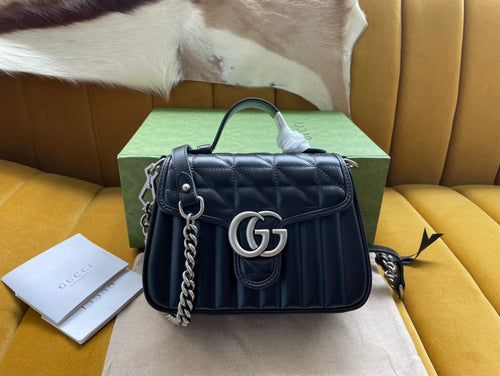 G u c c i marmont black 21/15.5/8cm