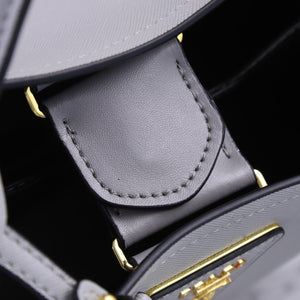 P r a d a gray 23cm