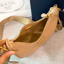 Load image into Gallery viewer, Prada hobo