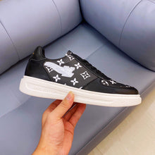 Load image into Gallery viewer, L v sneakers 21