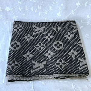 Lv gray scarf