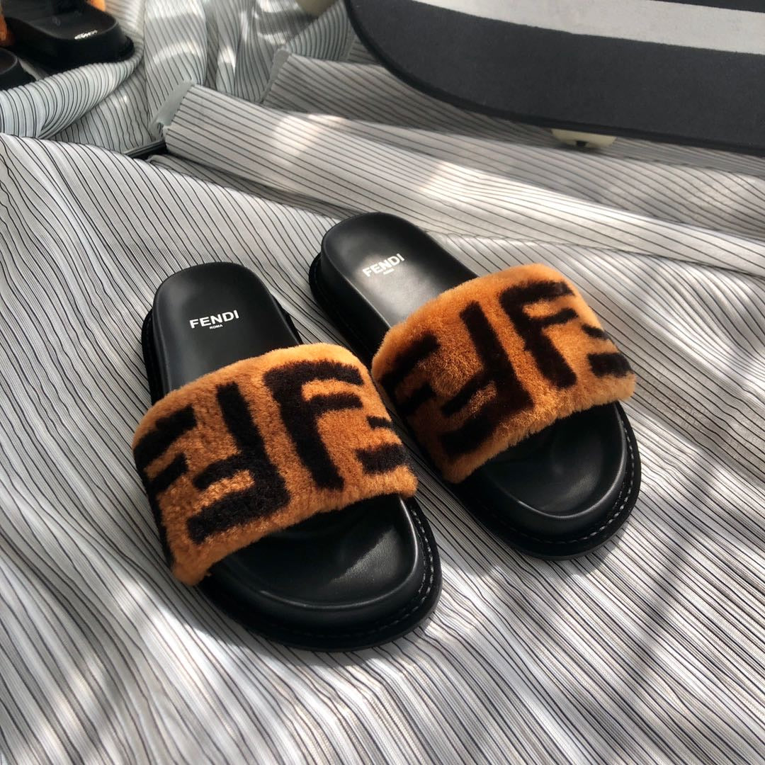 Fendi sales fur slipper