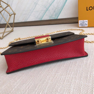 Lv red Size:21×13.5×5cm