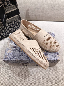 D i o r slides cream