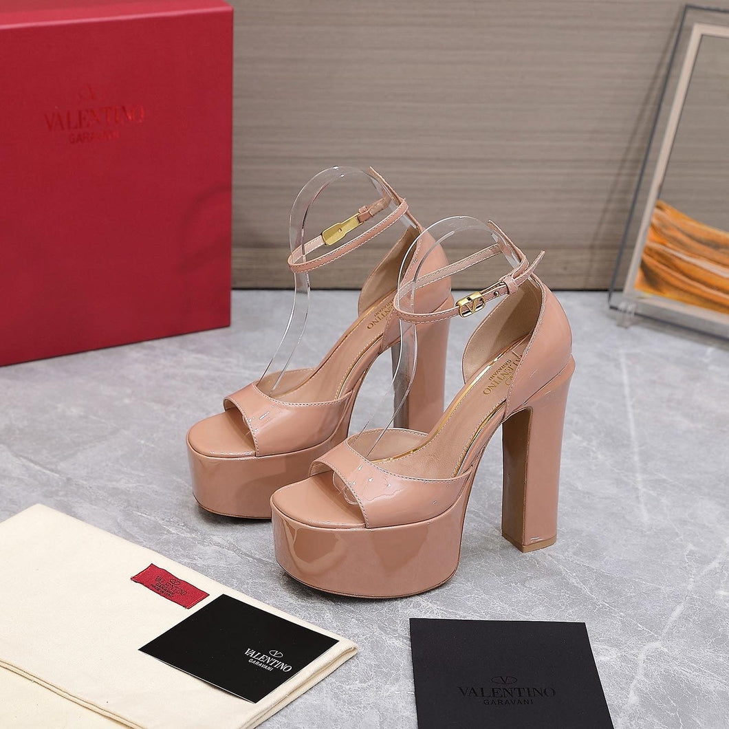 V a l e n t I n o heels cream