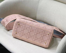 Load image into Gallery viewer, D lady pink