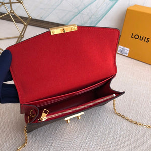 Lv red Size:21×13.5×5cm