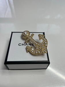 C h a n e l brooch