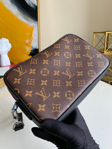 Lv new pouch