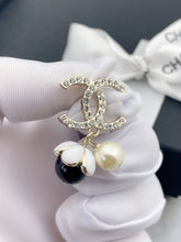 Load image into Gallery viewer, C h a n e l earrings