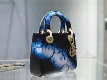 Load image into Gallery viewer, Dior water