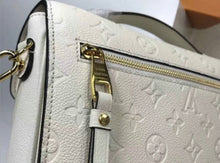 Load image into Gallery viewer, Lv pochette white