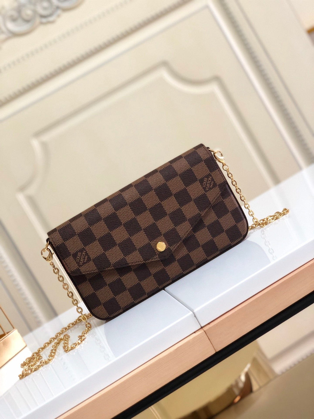 Lv pochette x