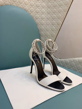Load image into Gallery viewer, Lv b/w heels