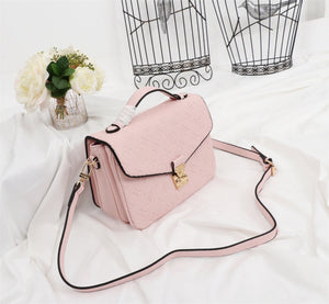 Lv pochette pink