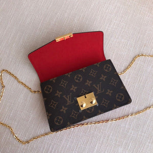 Lv red Size:21×13.5×5cm