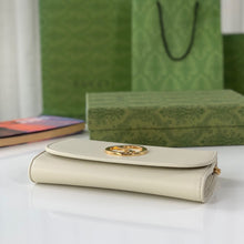 Load image into Gallery viewer, G u c c i crossbody