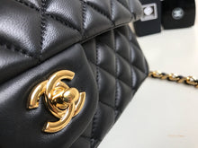 Load image into Gallery viewer, Chanel classic 25cm
