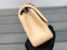 Load image into Gallery viewer, Chanel cream 20cm