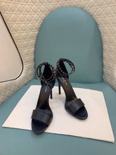 Load image into Gallery viewer, Lv b/w heels