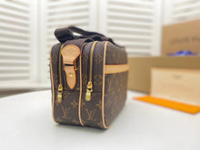 Load image into Gallery viewer, L v pouch 28*21*11