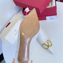 Load image into Gallery viewer, V a l e n t I n o boots short heel