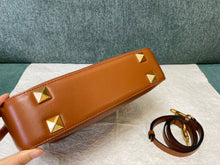 Load image into Gallery viewer, V a l e n t I n o brown