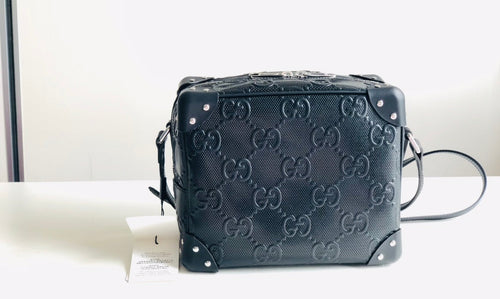 G u c c i case black