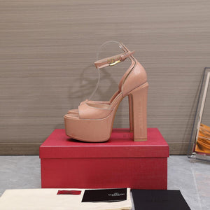 V a l e n t I n o heels cream