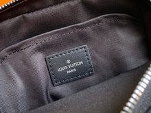 Load image into Gallery viewer, L v pouch