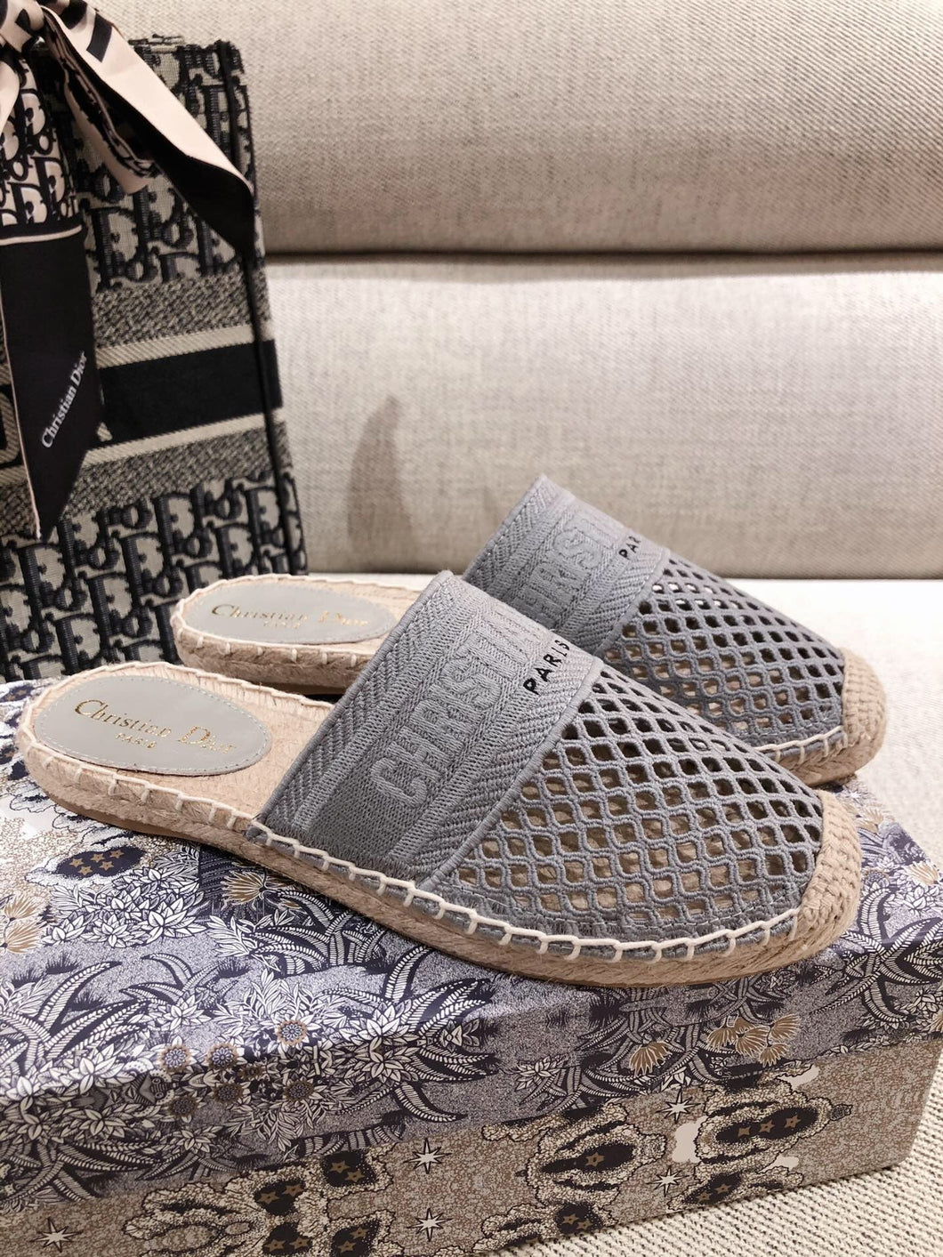D i o r slides gray