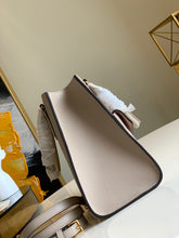 Load image into Gallery viewer, Lv day bag cream