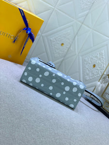 L v dots 25x 11.0 x 19.0
